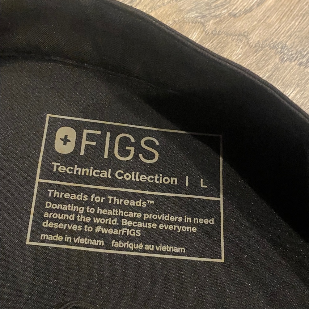 Figs scrub shirt large - Picture 2 of 2